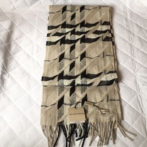 🌹NWT🌹 Authentic Cashmere Burberry Scarf